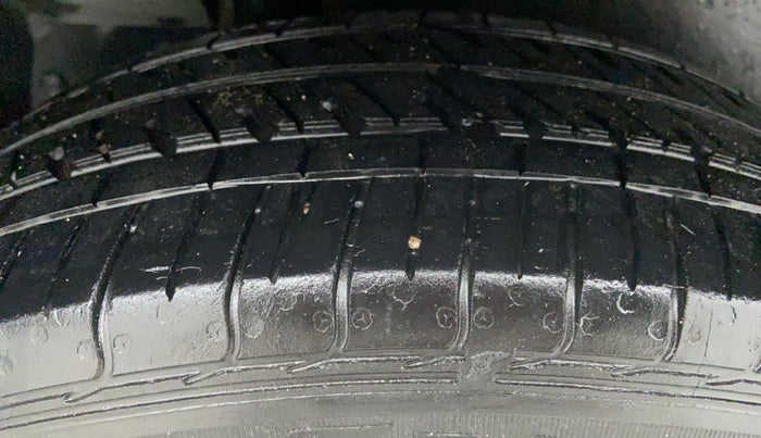 2014 Maruti Ertiga VDI ABS, Diesel, Manual, 1,46,493 km, Right Rear Tyre Tread