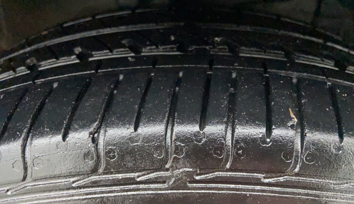 2014 Maruti Ertiga VDI ABS, Diesel, Manual, 1,46,493 km, Right Front Tyre Tread