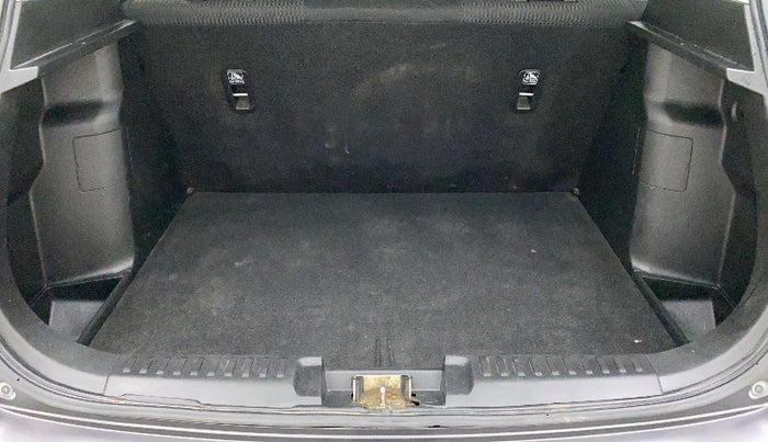2019 Maruti Vitara Brezza VDI, Diesel, Manual, 82,773 km, Dicky (Boot door) - Parcel tray missing
