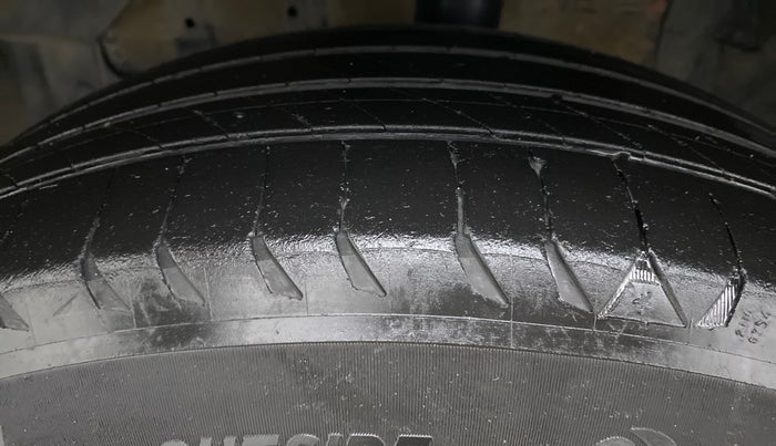 2016 Maruti Vitara Brezza VDI, Diesel, Manual, 1,09,006 km, Left Front Tyre Tread