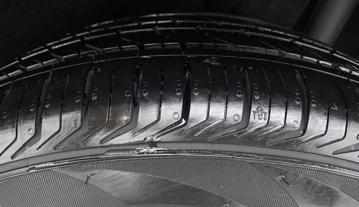 2016 Maruti Vitara Brezza VDI, Diesel, Manual, 1,09,006 km, Left Rear Tyre Tread