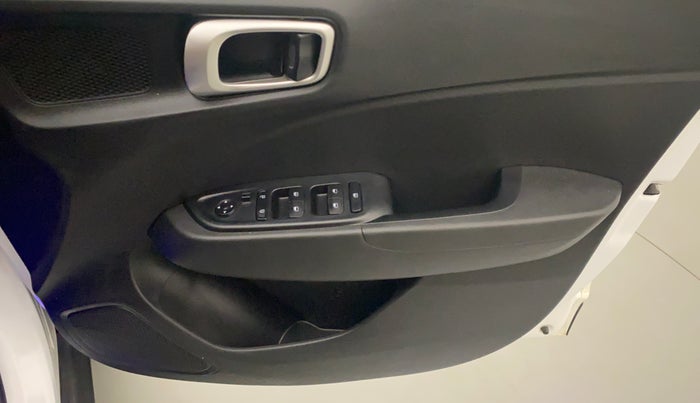 2022 Hyundai VENUE S 1.2, Petrol, Manual, 12,595 km, Driver Side Door Panels Control
