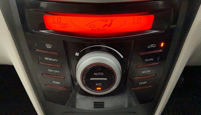 2022 Mahindra XUV300 W8 (O) 1.5 DIESEL, Diesel, Manual, 17,570 km, Automatic Climate Control