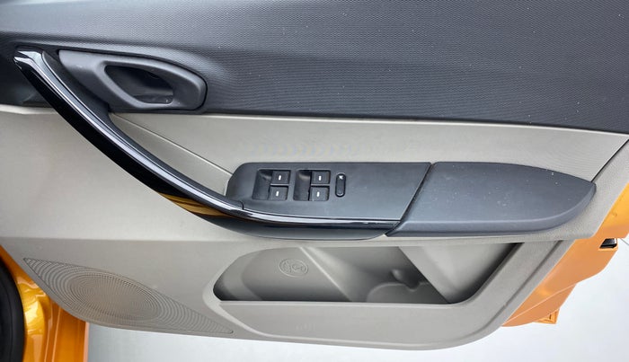2016 Tata Tiago XM 1.2 REVOTRON, Petrol, Manual, 2,789 km, Driver Side Door Panels Control