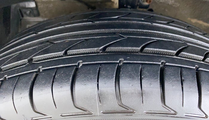 2017 Maruti Swift ZDI, Diesel, Manual, 51,607 km, Left Front Tyre Tread