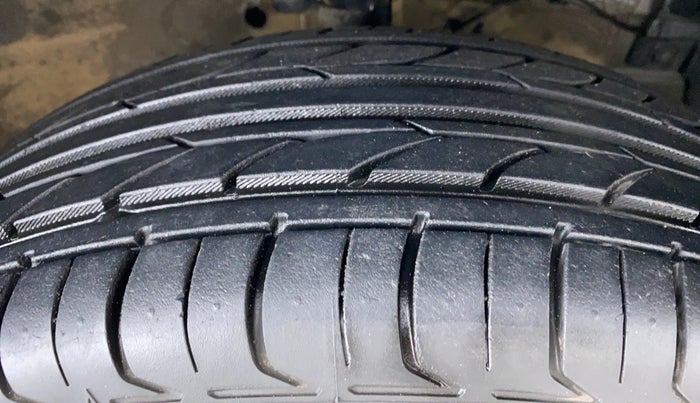 2017 Maruti Swift ZDI, Diesel, Manual, 51,607 km, Right Front Tyre Tread
