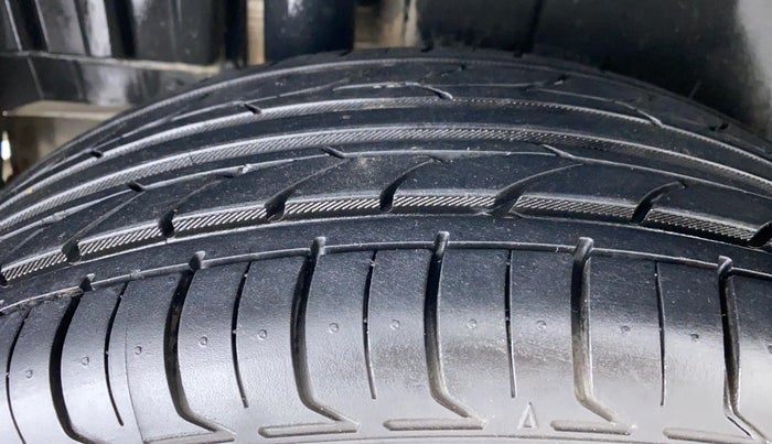 2017 Maruti Swift ZDI, Diesel, Manual, 51,607 km, Right Rear Tyre Tread