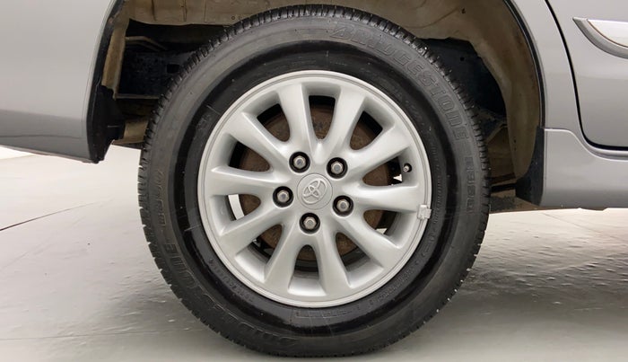 2013 Toyota Innova 2.5 ZX 7 STR BS IV, Diesel, Manual, 80,855 km, Right Rear Wheel