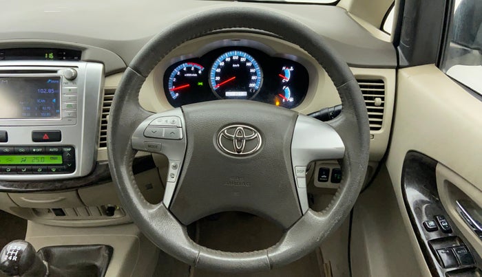 2013 Toyota Innova 2.5 ZX 7 STR BS IV, Diesel, Manual, 80,855 km, Steering Wheel Close Up