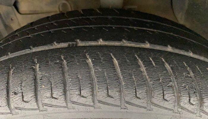 2016 Maruti Vitara Brezza VDI, Diesel, Manual, 54,840 km, Left Front Tyre Tread