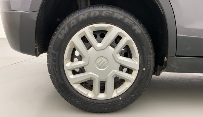 2016 Maruti Vitara Brezza VDI, Diesel, Manual, 54,840 km, Right Rear Wheel