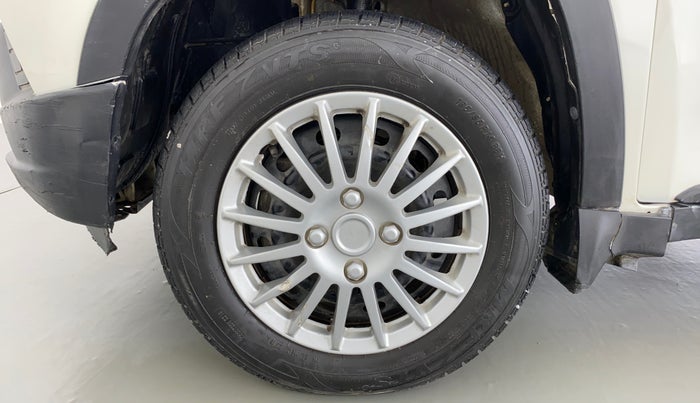 2016 Mahindra Kuv100 K6+ 6 STR, Petrol, Manual, 61,590 km, Left Front Wheel