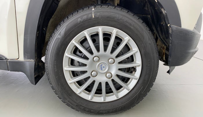 2016 Mahindra Kuv100 K6+ 6 STR, Petrol, Manual, 61,590 km, Right Front Wheel