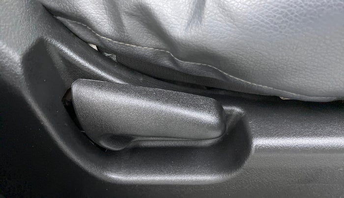 2013 Maruti Wagon R 1.0 LXI CNG, CNG, Manual, 86,697 km, Driver Side Adjustment Panel
