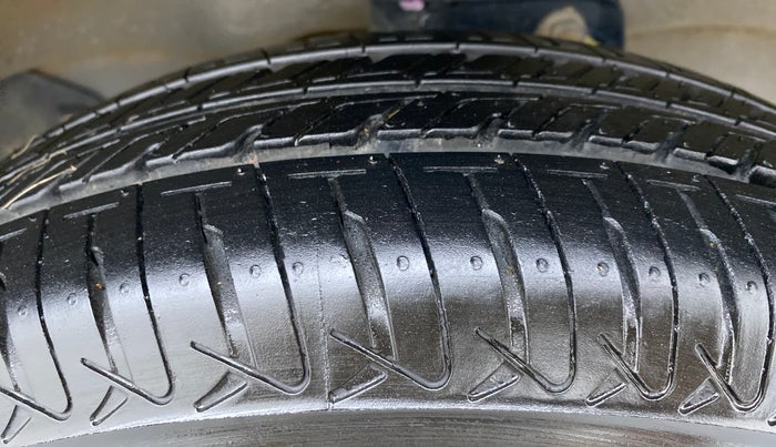 2019 Maruti Eeco 5 STR WITH AC PLUSHTR, Petrol, Manual, 38,372 km, Right Front Tyre Tread