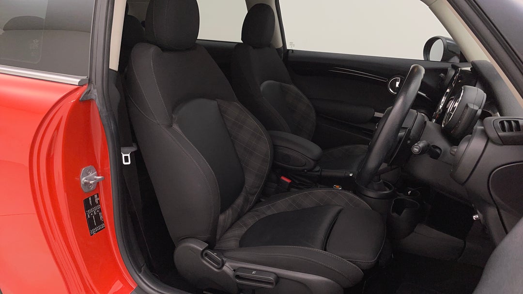 2018 MINI Hatch Cooper S, Automatic, 58529 km, Right Side Front Door Cabin View