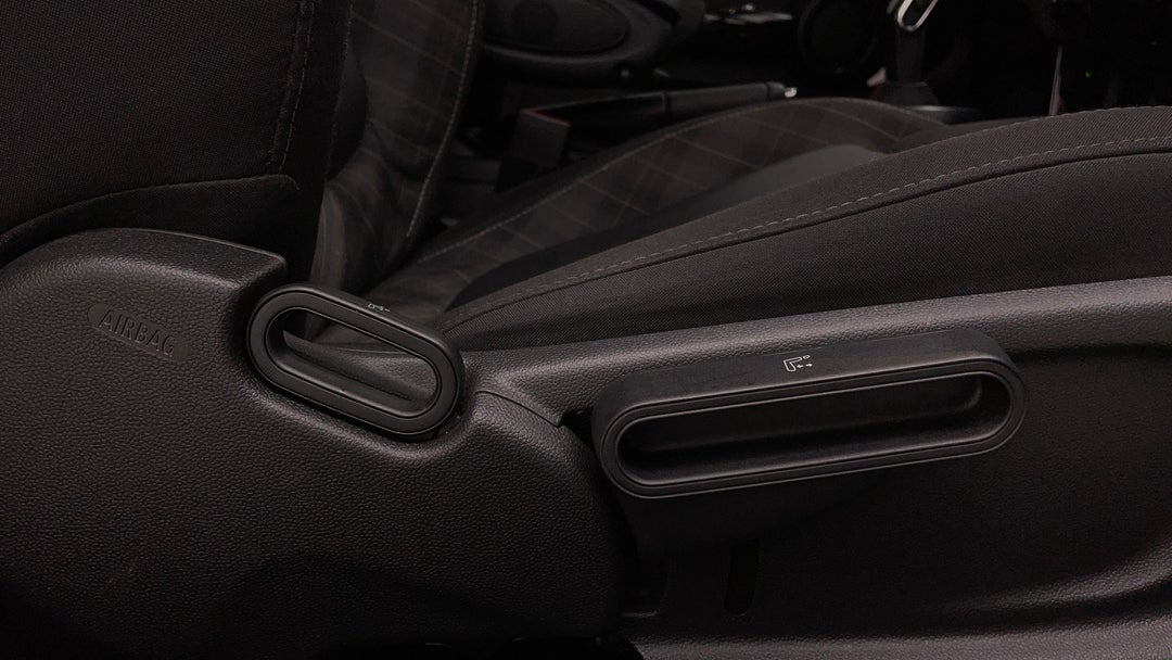 2018 MINI Hatch Cooper S, Automatic, 58529 km, Drivers Side Adjustment Panel