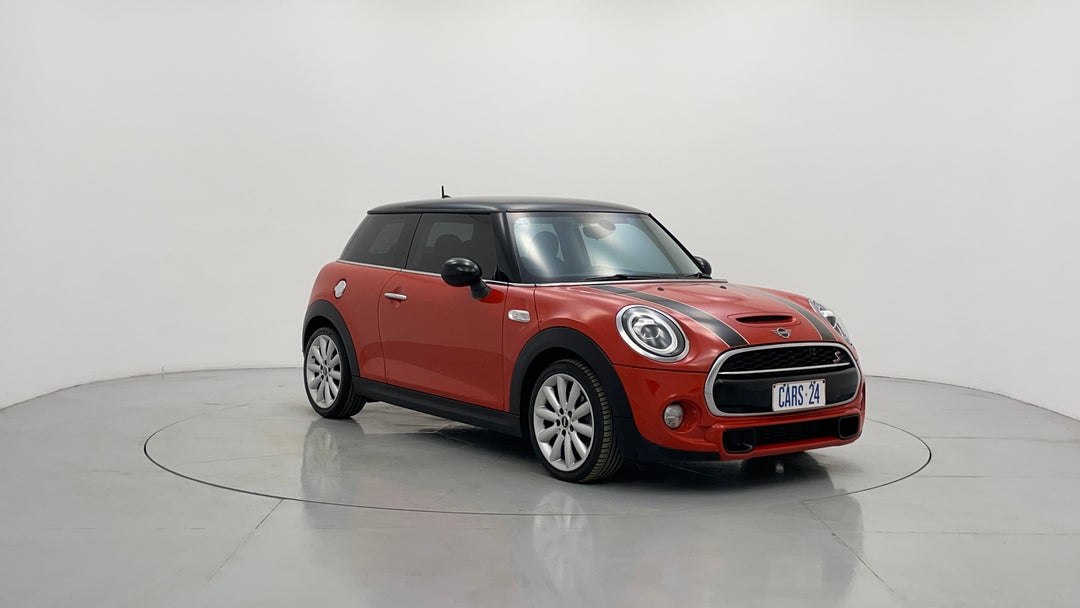 2018 MINI Hatch Cooper S, Automatic, 58529 km, Right Front Diagonal (45- Degree) View
