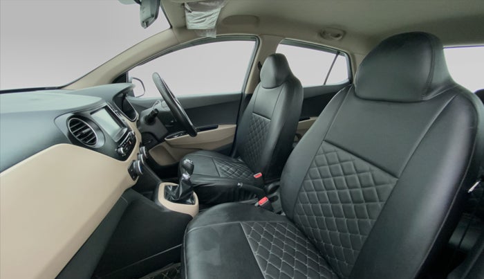 2017 Hyundai Grand i10 Sportz(O) 1.2 MT, Petrol, Manual, 63,901 km, Right Side Front Door Cabin
