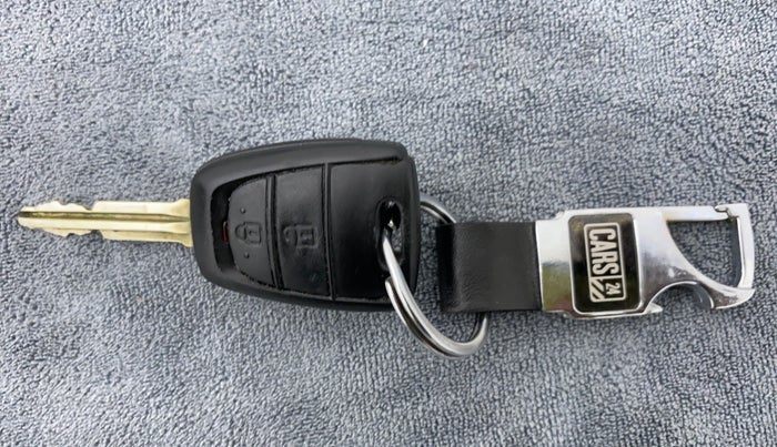 2017 Hyundai Grand i10 Sportz(O) 1.2 MT, Petrol, Manual, 63,901 km, Key Close Up