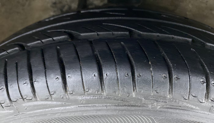 2018 Maruti Alto 800 LXI, Petrol, Manual, 70,180 km, Right Front Tyre Tread