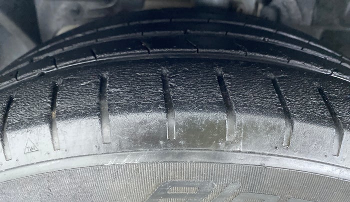 2018 Ford Figo Aspire 1.2 TITANIUM PETROL, Petrol, Manual, 43,987 km, Left Front Tyre Tread