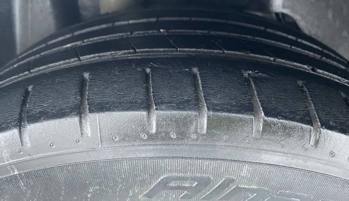 2018 Ford Figo Aspire 1.2 TITANIUM PETROL, Petrol, Manual, 43,987 km, Right Rear Tyre Tread