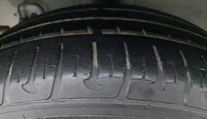 2015 Hyundai Grand i10 MAGNA 1.2 KAPPA VTVT, Petrol, Manual, 20,428 km, Right Rear Tyre Tread