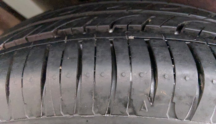 2012 Maruti Wagon R 1.0 VXI, Petrol, Manual, 46,653 km, Left Front Tyre Tread