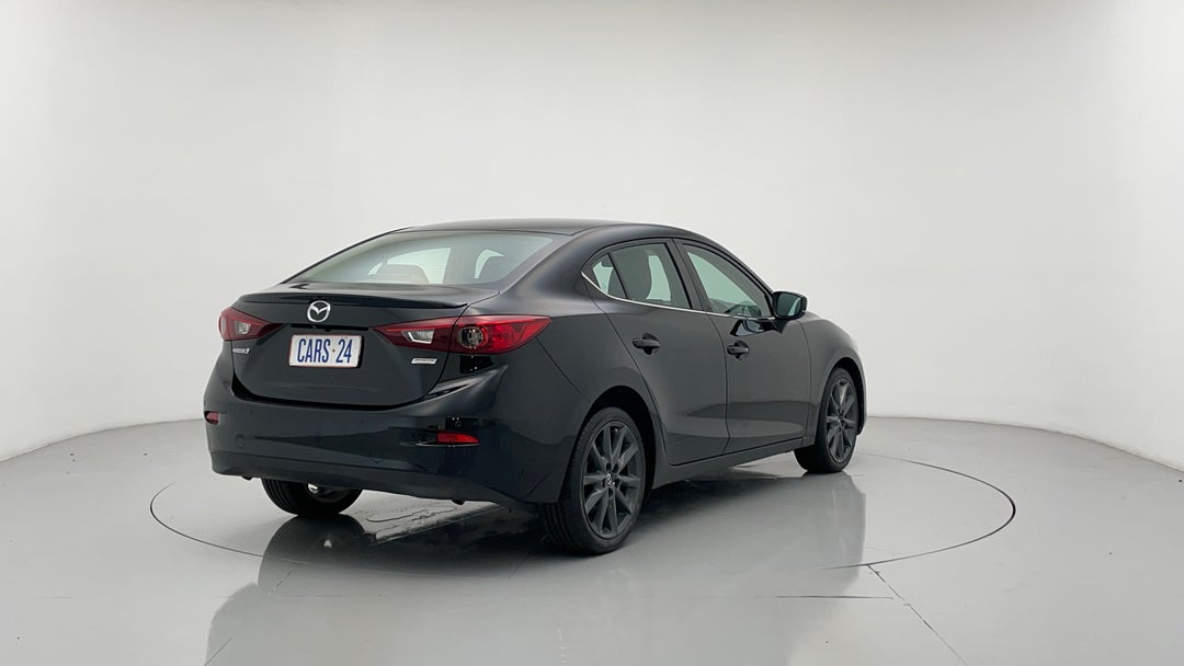 Right Back Diagonal (45- Degree) View