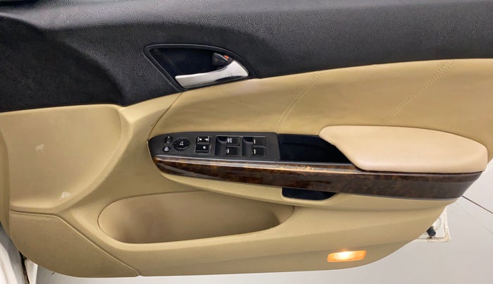 2011 Honda Accord 2.4L I-VTEC MT, Petrol, Manual, 99,882 km, Driver Side Door Panels Control
