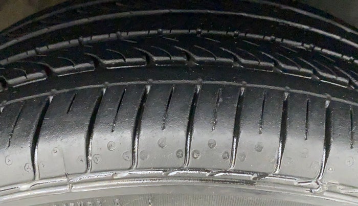 2016 Hyundai Elite i20 ASTA 1.2 (O), Petrol, Manual, 84,825 km, Right Front Tyre Tread