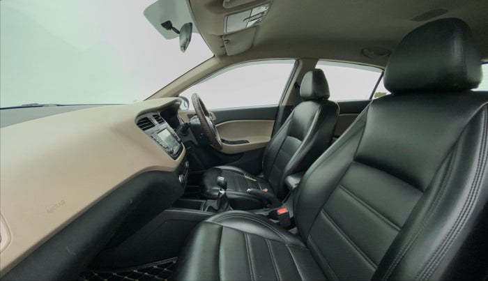 2016 Hyundai Elite i20 ASTA 1.2 (O), Petrol, Manual, 84,825 km, Right Side Front Door Cabin