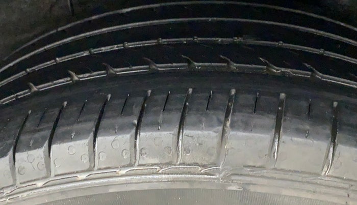 2016 Hyundai Elite i20 ASTA 1.2 (O), Petrol, Manual, 84,825 km, Left Rear Tyre Tread