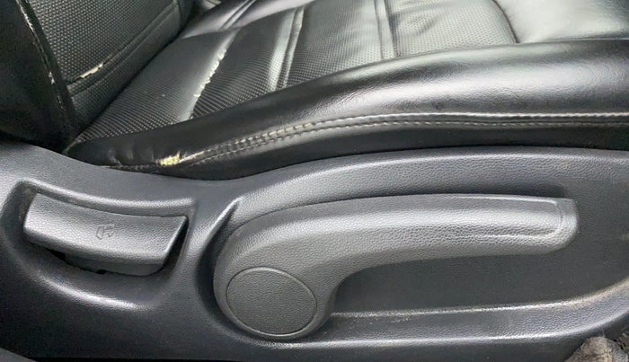 2016 Hyundai Elite i20 ASTA 1.2 (O), Petrol, Manual, 84,825 km, Driver Side Adjustment Panel
