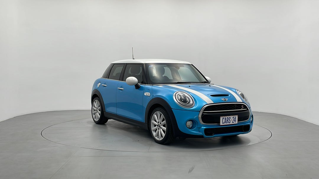 Right Front Diagonal (45- Degree) View