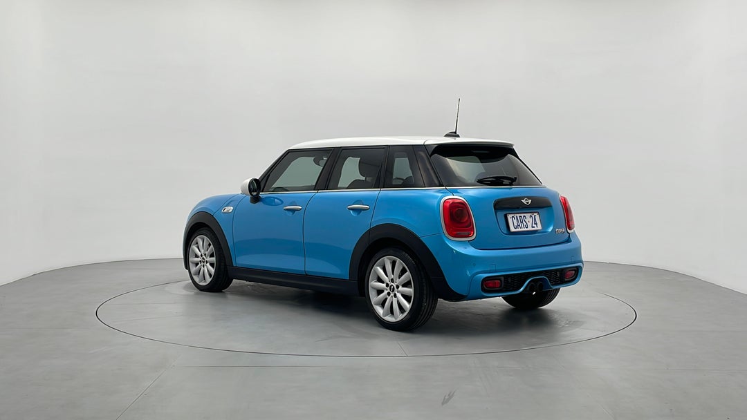 Left Back Diagonal (45- Degree) View