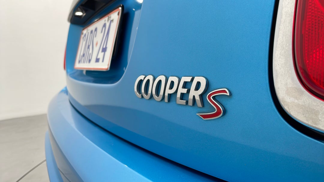 Badge (Boot Right Side)