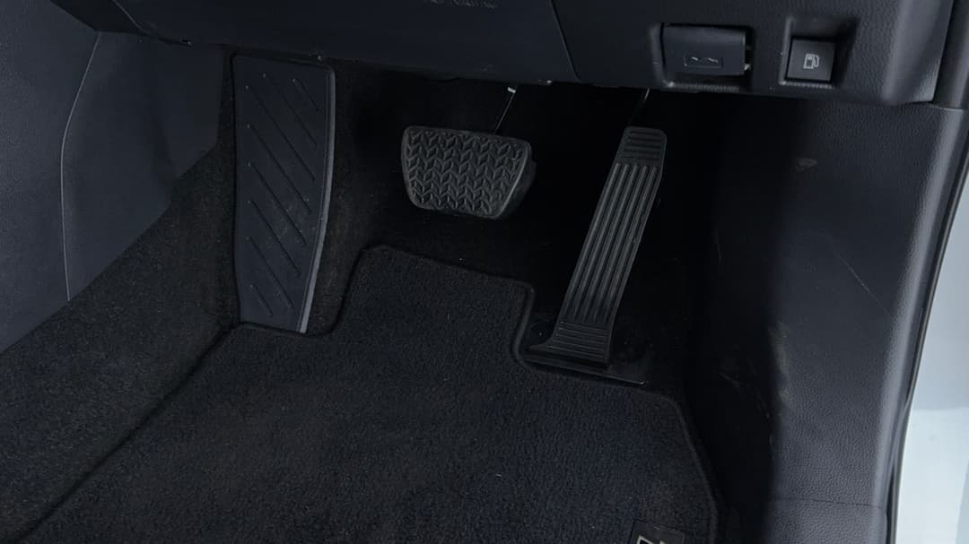 2024 Toyota RAV4 Cruiser (AWD) Hybrid, Automatic, 20815 km, Pedals and Footmat