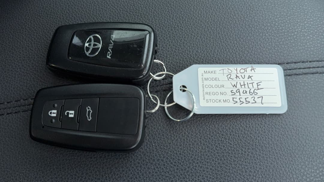 2024 Toyota RAV4 Cruiser (AWD) Hybrid, Automatic, 20815 km, Key Close-up