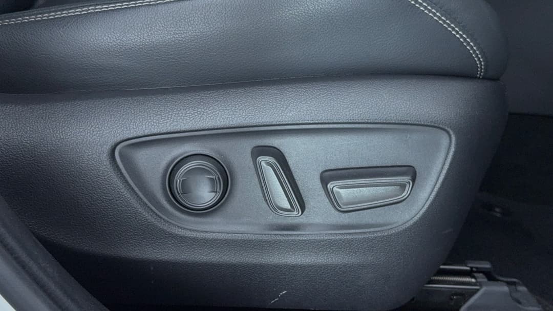 2024 Toyota RAV4 Cruiser (AWD) Hybrid, Automatic, 20815 km, Drivers Side Adjustment Panel