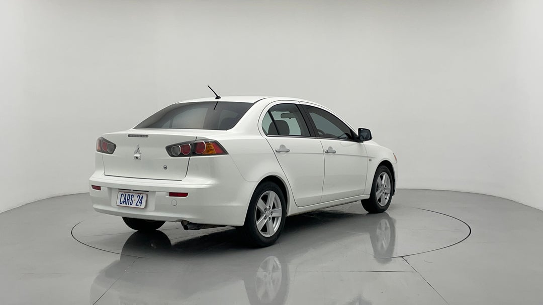 Right Back Diagonal (45- Degree) View