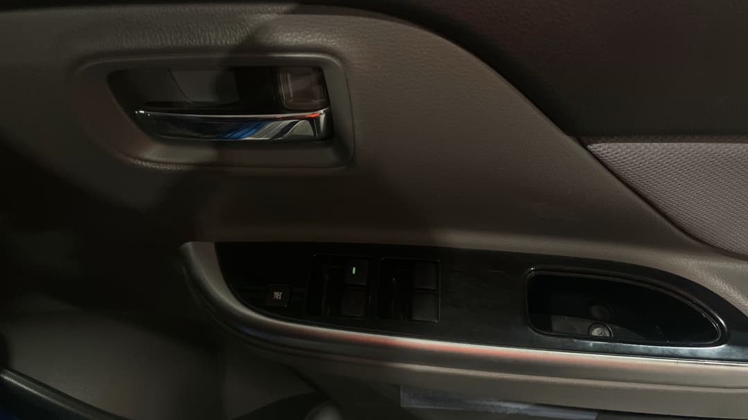 2018 Mitsubishi Triton Gls (4x4), Automatic, 91564 km, Drivers Side Door Panel Controls