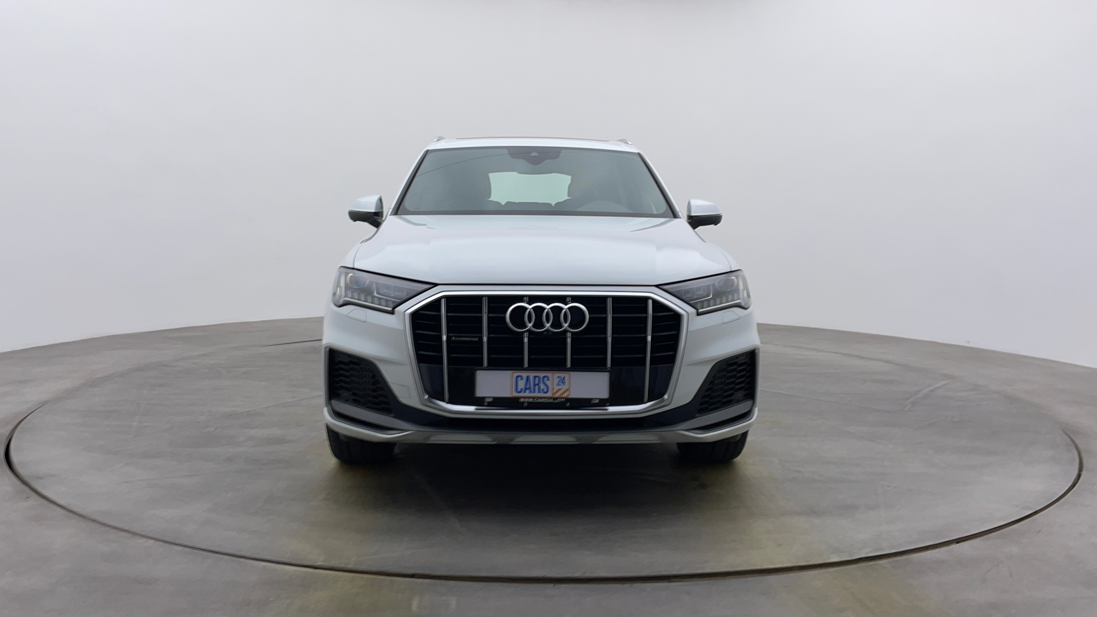 Audi Q7-Front View