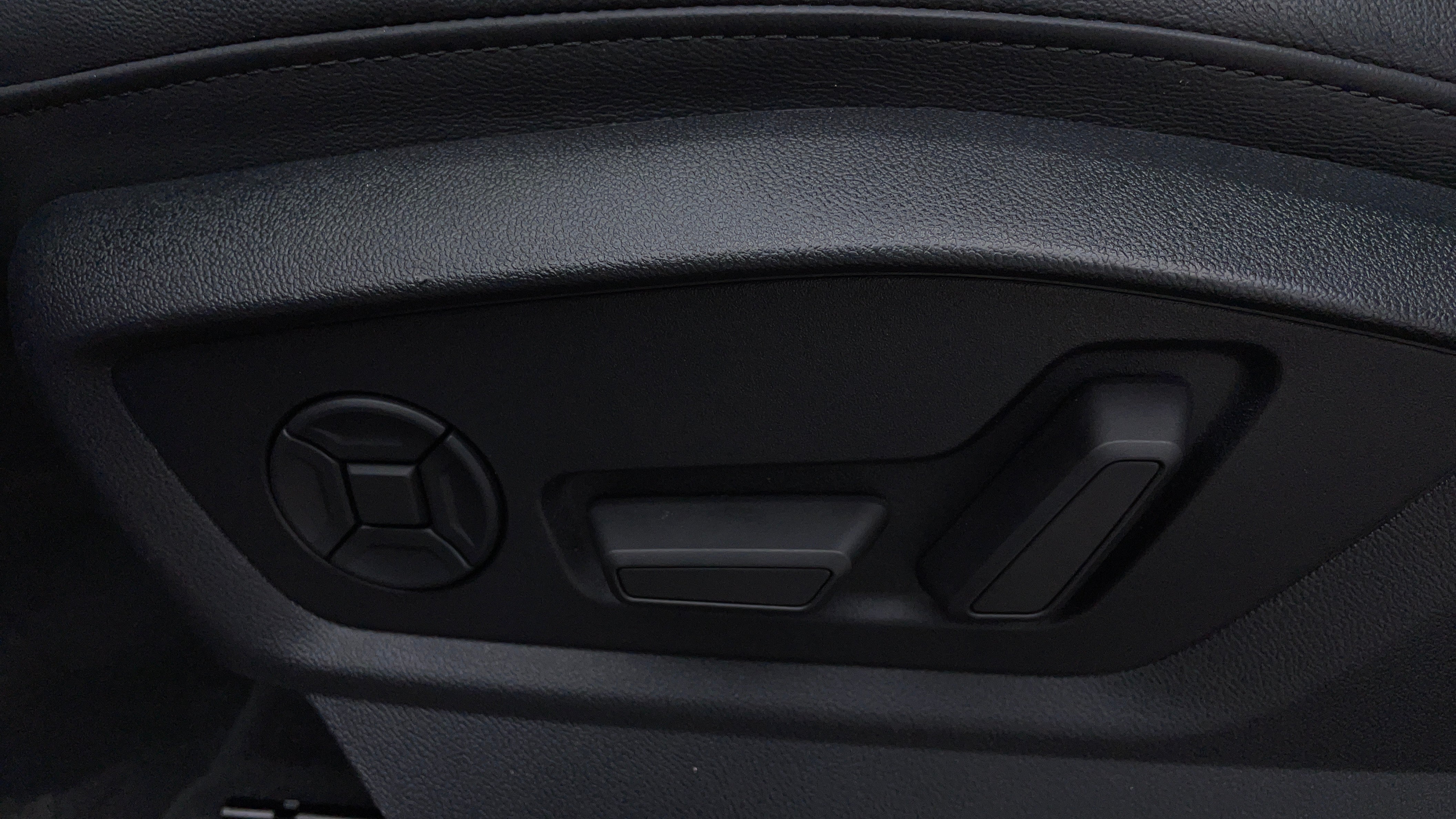 Audi Q7-Driver Side Adjustment Panel