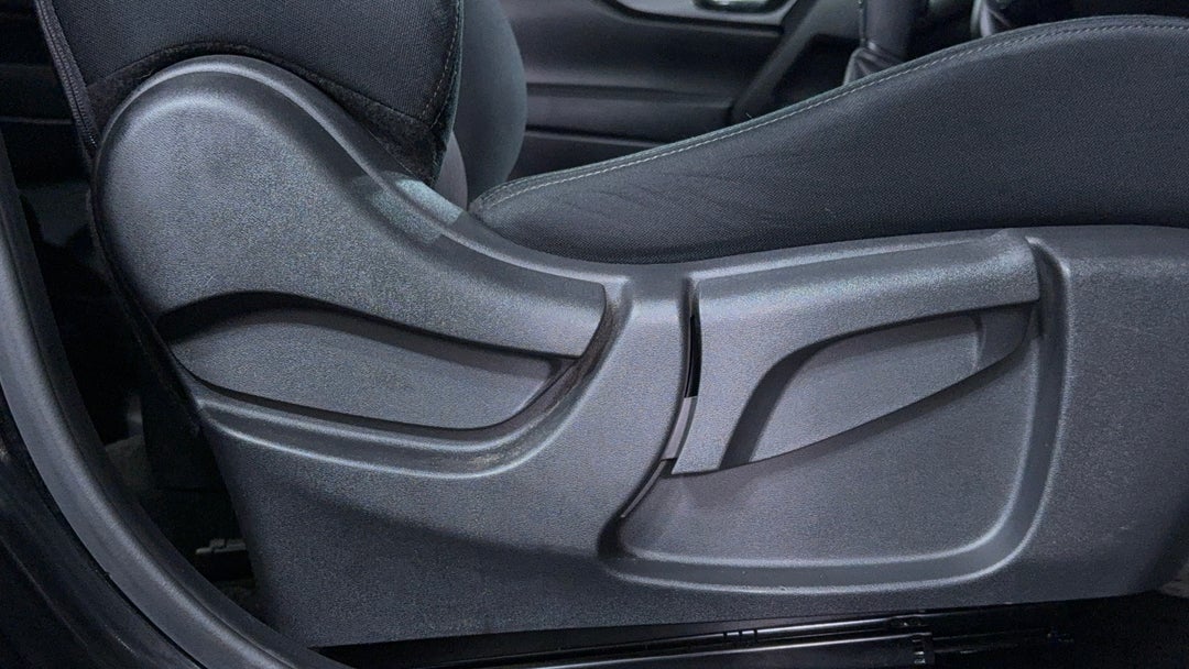 2021 Nissan X-trail St (2WD), Automatic, 104012 km, Drivers Side Adjustment Panel