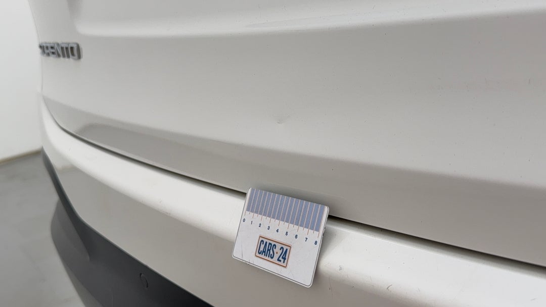 Boot / Tailgate Tailgate Dent