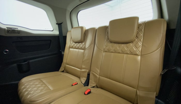 2019 Mahindra XUV500 W11 (O), Diesel, Manual, 44,823 km, Third Seat Row ( optional )
