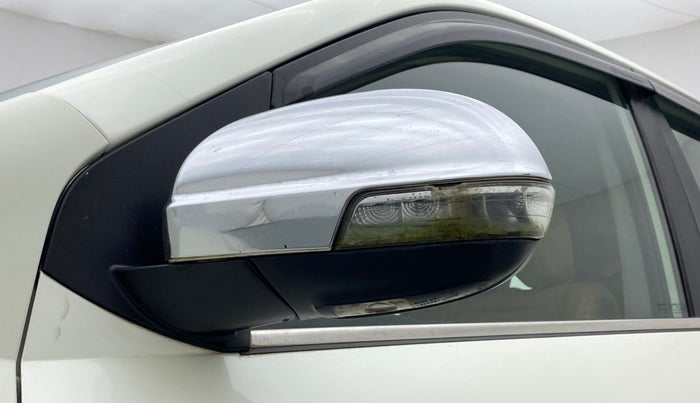 2019 Mahindra XUV500 W11 (O), Diesel, Manual, 44,823 km, Left rear-view mirror - Indicator light has minor damage