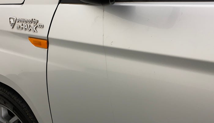 2018 Mahindra TUV300 T10, Diesel, Manual, 40,137 km, Front passenger door - Minor scratches